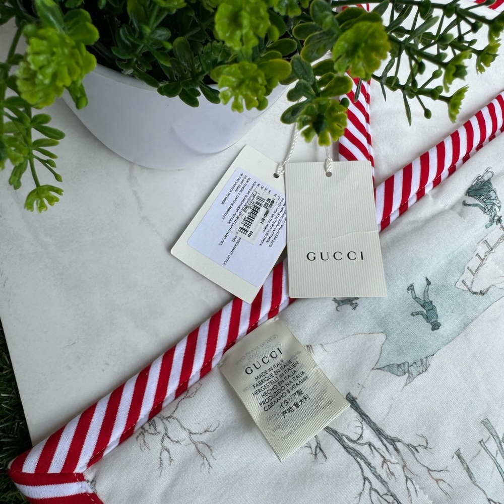 Gucci L'avevgle Par Amovr Baby Blanket New with tags $580 80 cm x 80 cm bedding